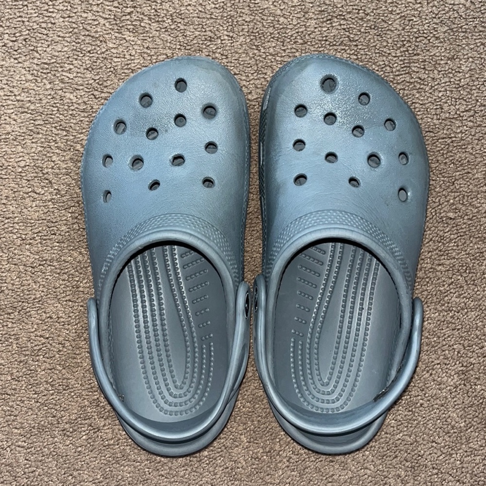 Youth crocs